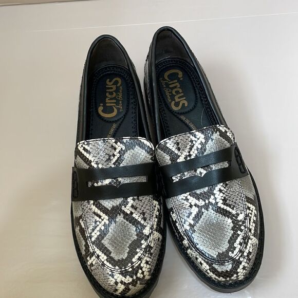 NEW WITHOUT TAGS CIRCUS BY SAM EDELMAN DESMOND PLATFORM LOAFERS‎ IN PYTHON PRINT - Picture 3 of 8